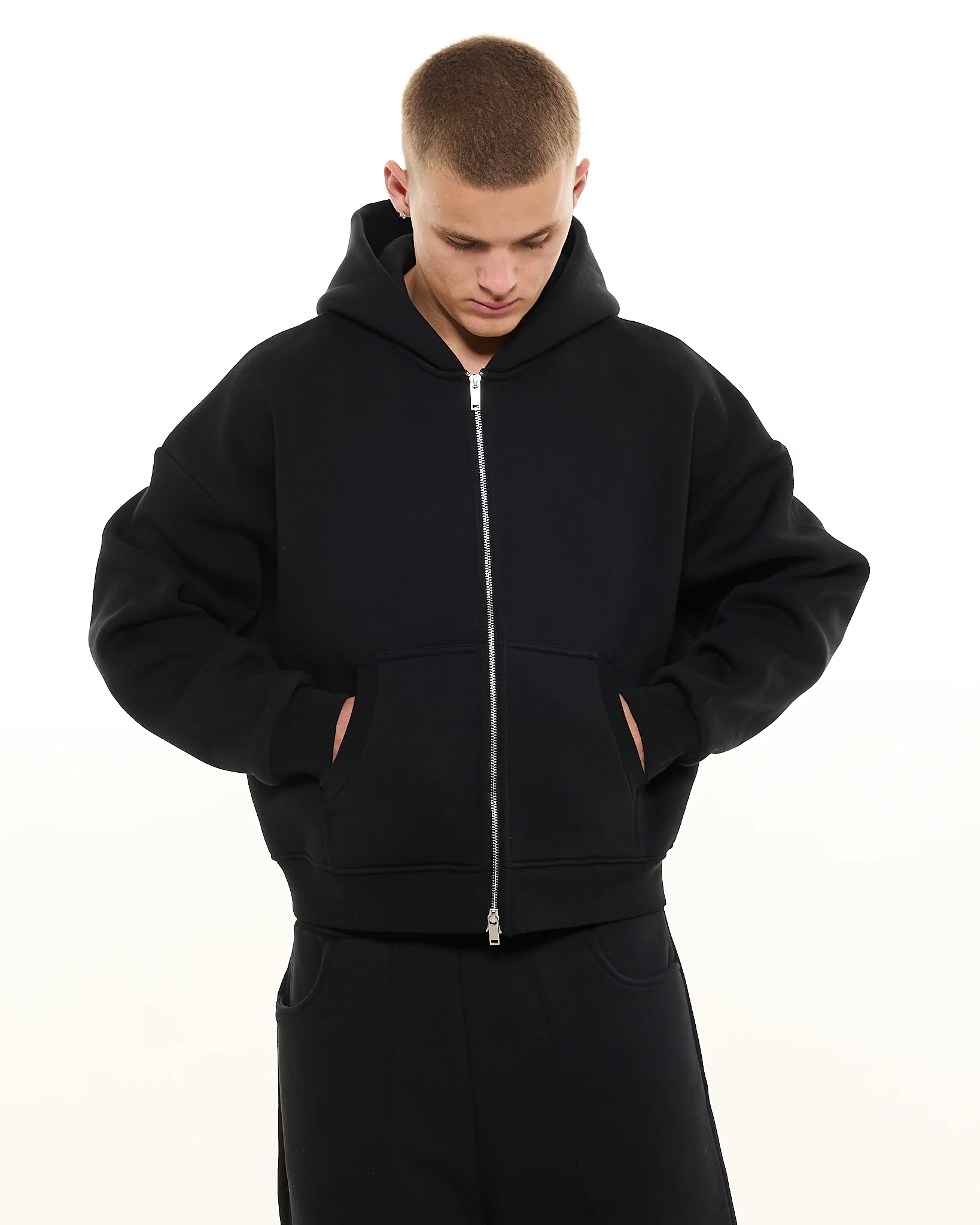 COZY ZIP UP - BLACK - Image 4