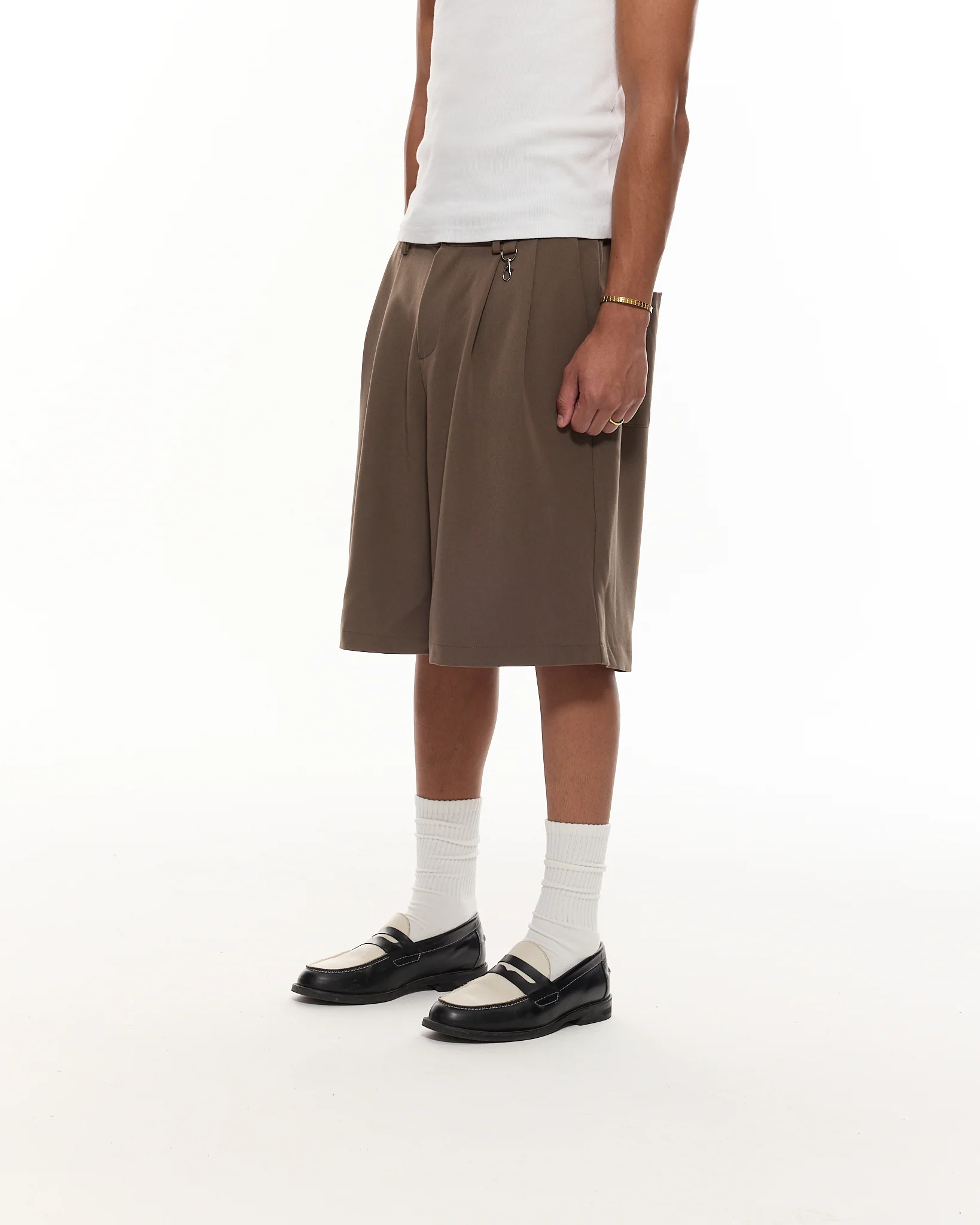 PLEATED SHORTS - BROWN - Image 4