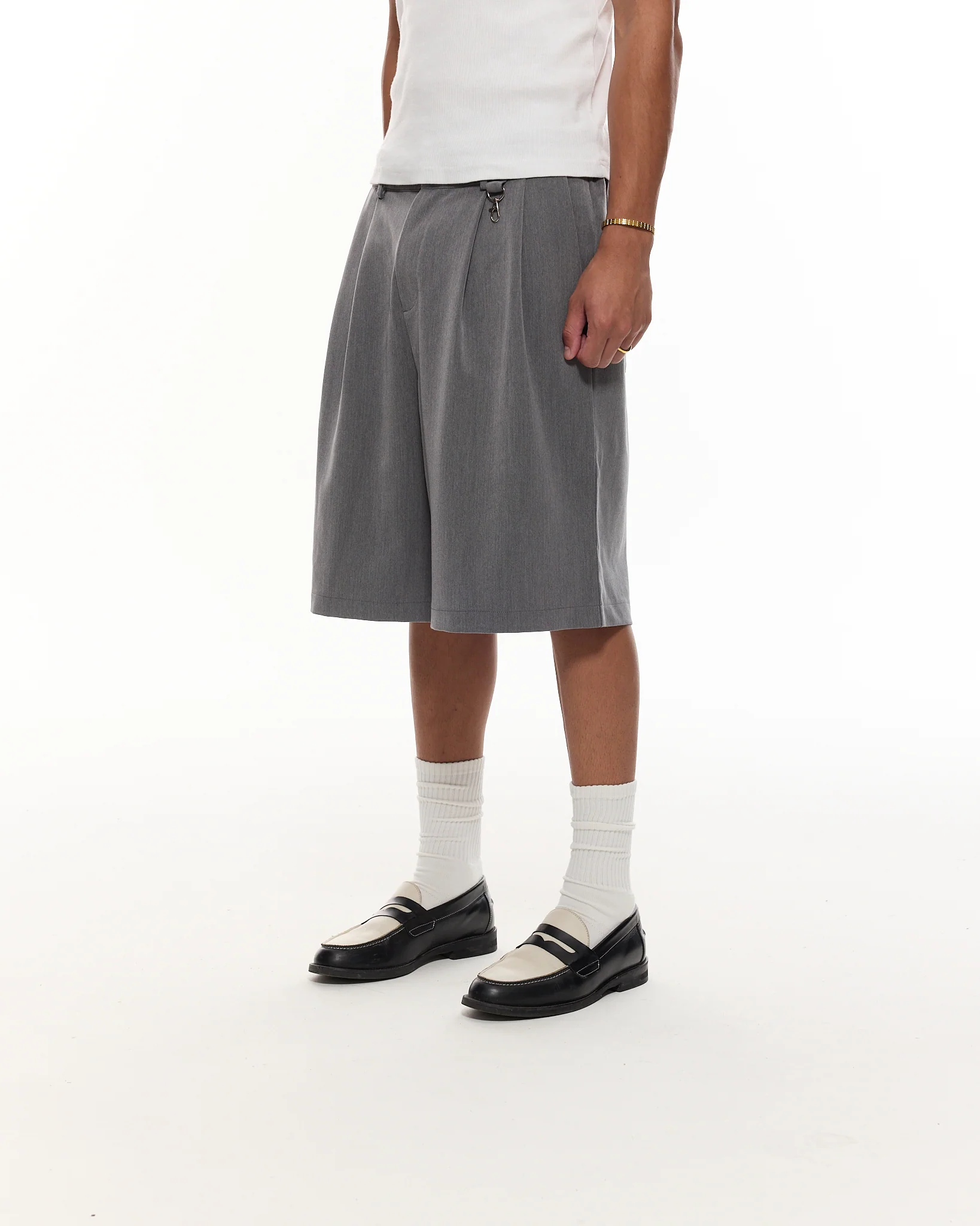 PLEATED SHORTS - GREY - Image 6